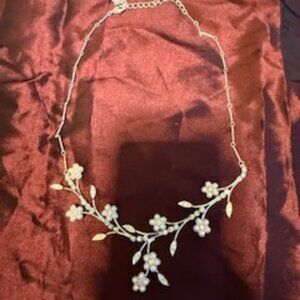 Elegant Pearl/Rhinestone Necklace